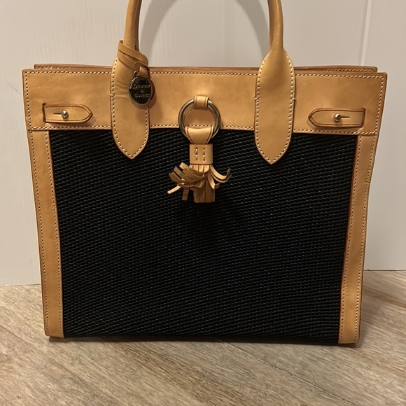 Dooney & Bourke Shoulder Bag/ Large Tote Bag Tan Leather and Black Mash - Picture 4 of 17